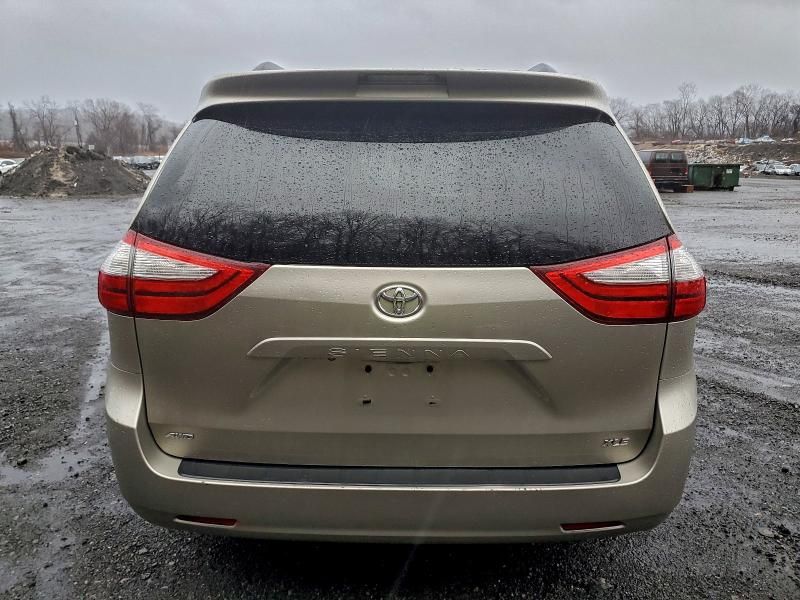 2015 Toyota Sienna xle