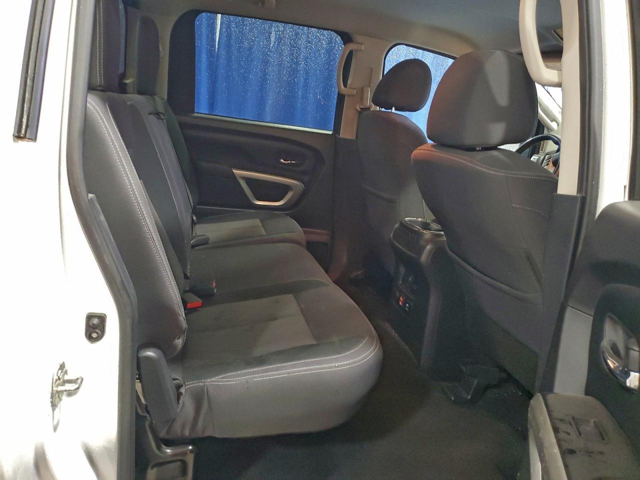 2021 Nissan Titan sv