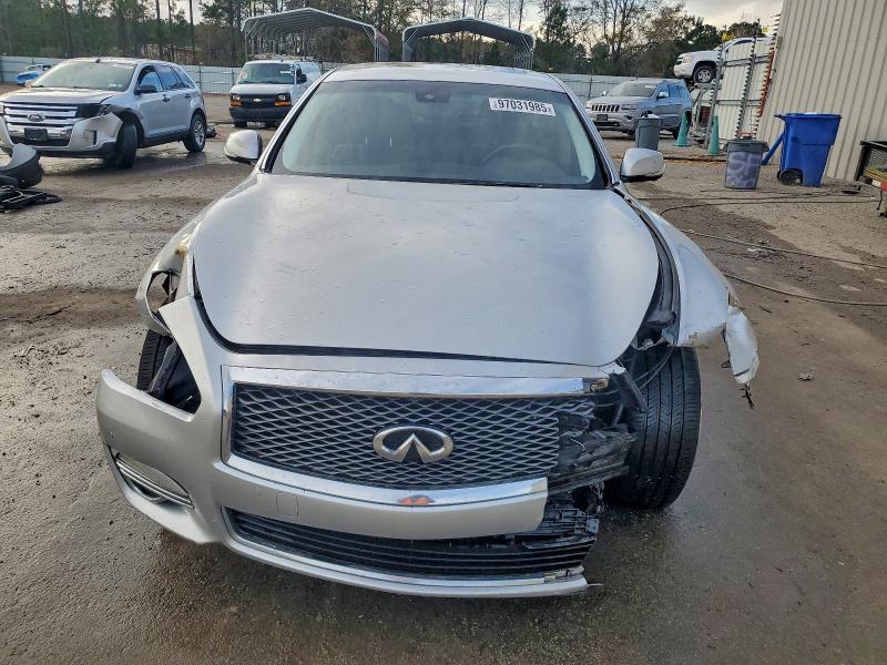2016 Infiniti Q70 3.7