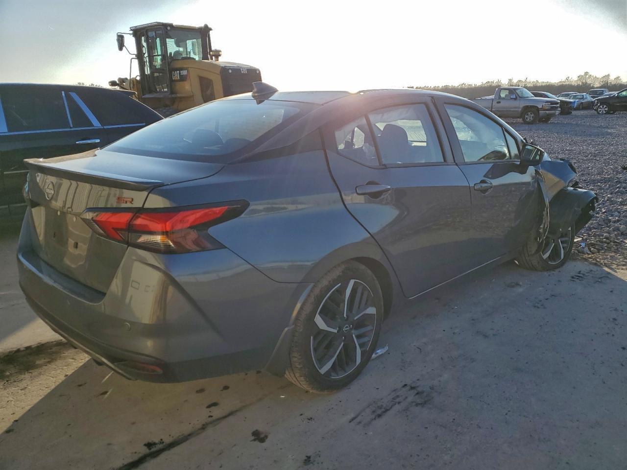 2025 Nissan Versa sr