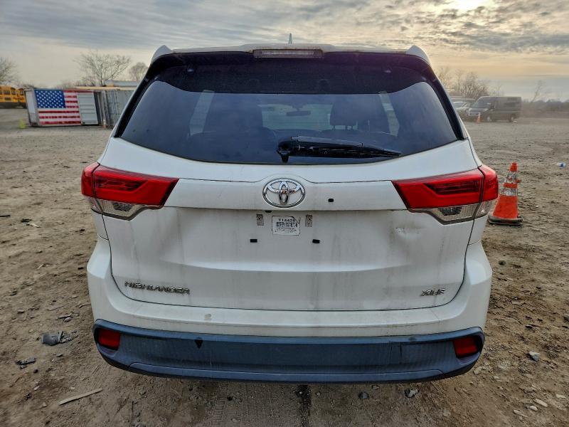 2019 Toyota Highlander se
