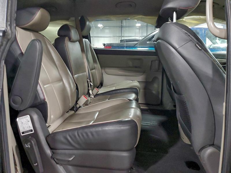 2017 KIA Sedona lx