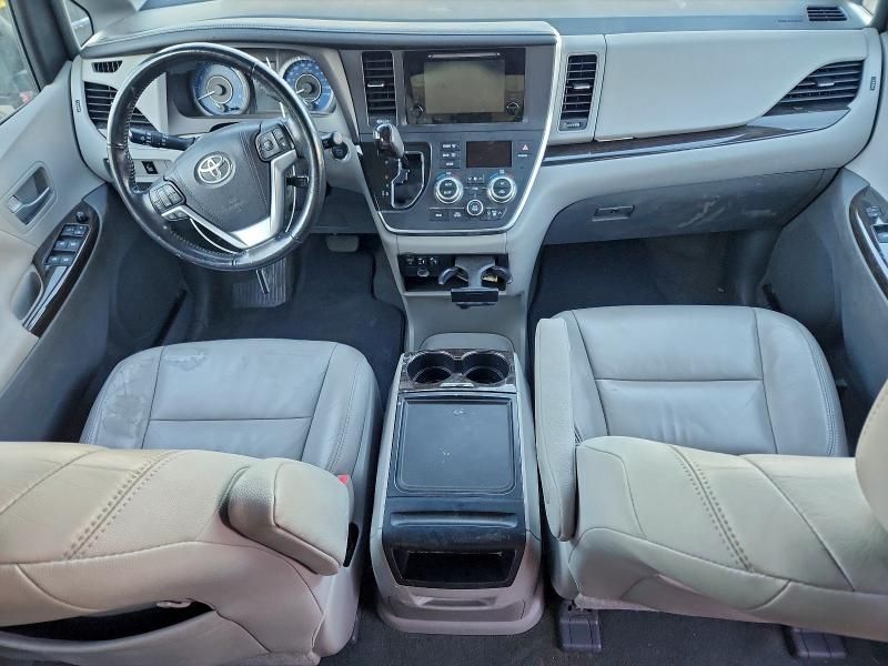 2016 Toyota Sienna xle