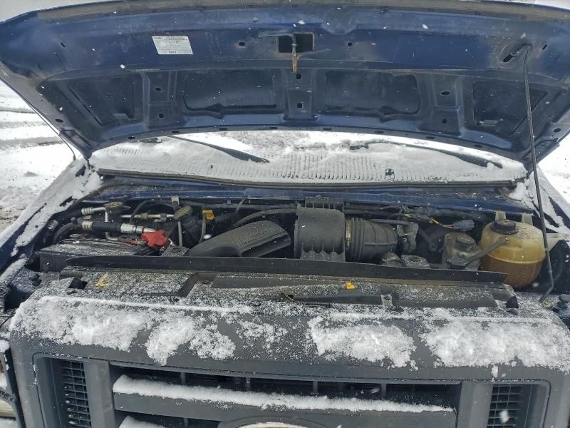 2015 Ford Econoline E350 Super Duty Cutaway Van