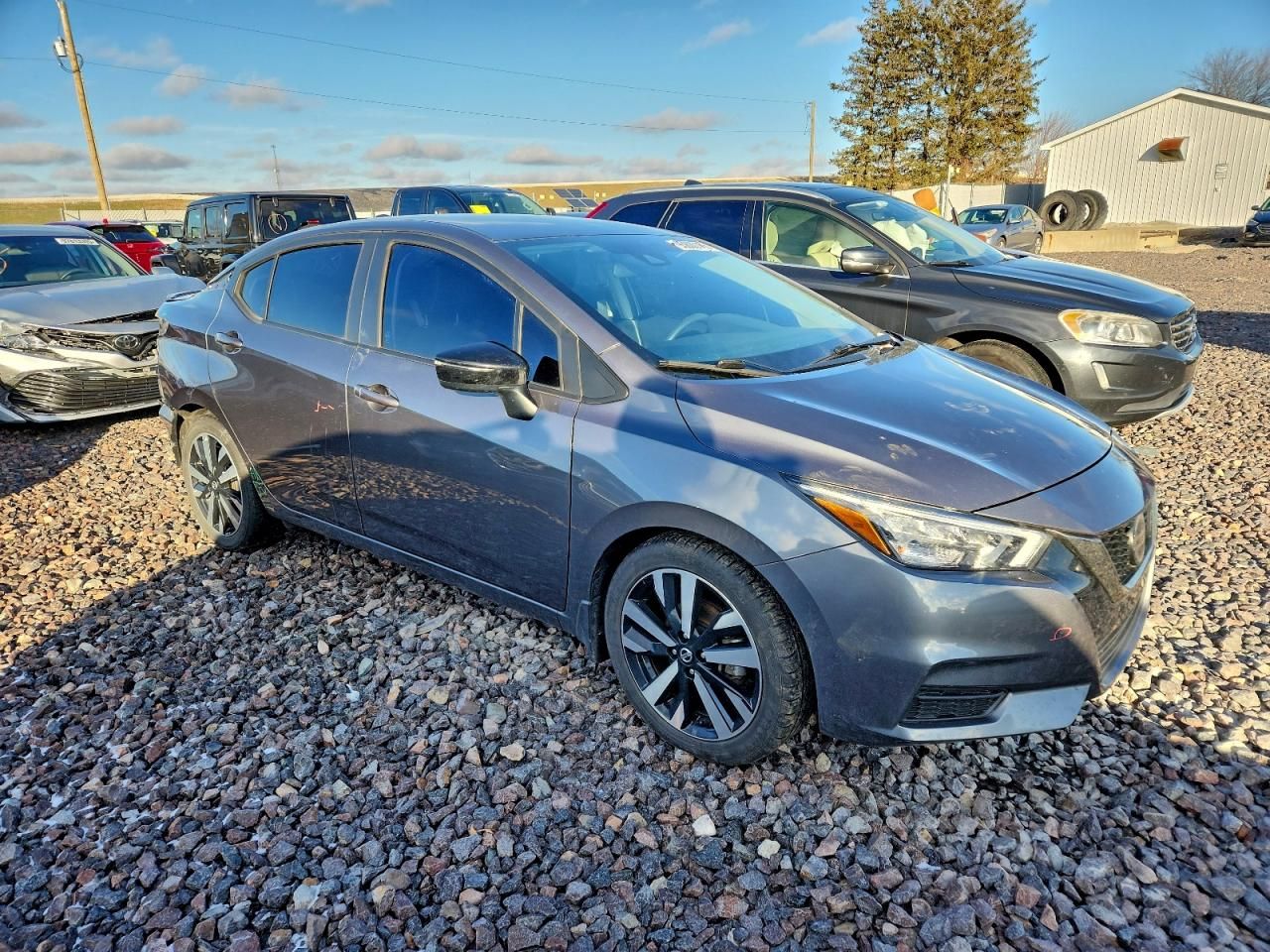 2022 Nissan Versa sr