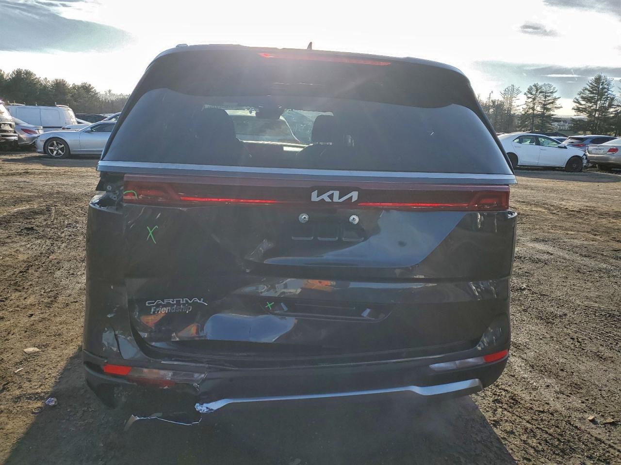 2023 KIA Carnival sx