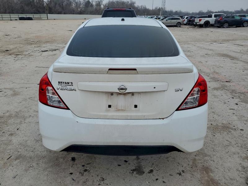 2018 Nissan Versa sv