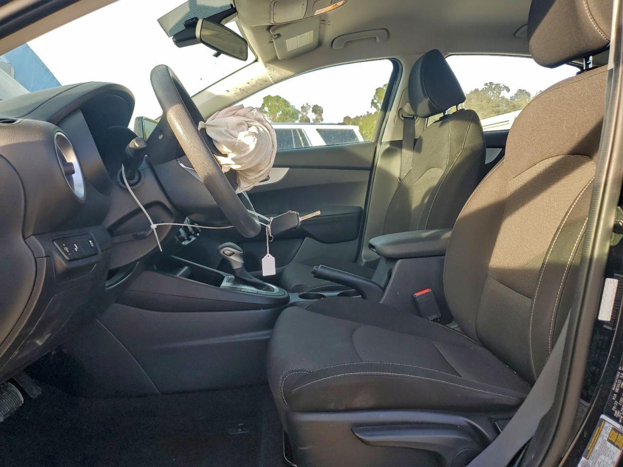 2023 KIA Forte lx