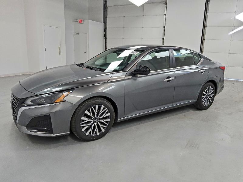 2023 Nissan Altima sv
