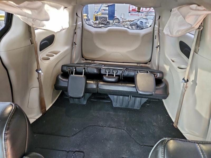 2021 Chrysler Voyager lxi