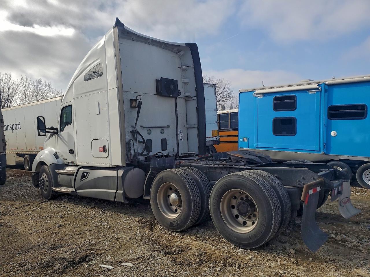 2015 Kenworth T680 Semi Truck