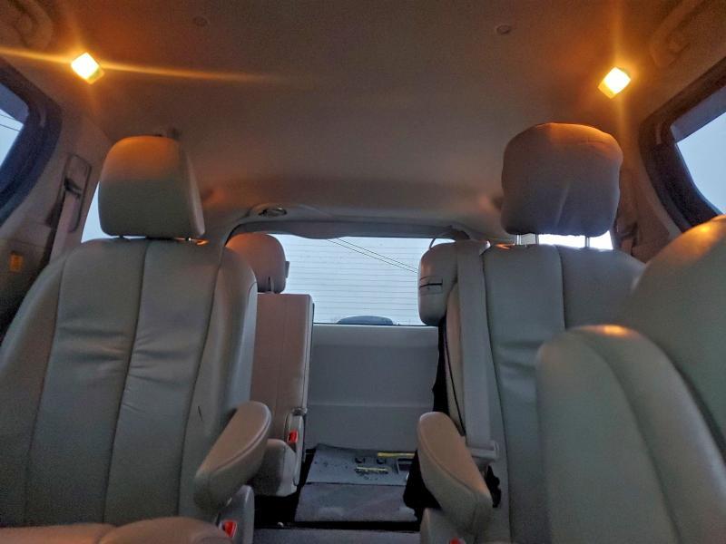 2011 Toyota Sienna xle