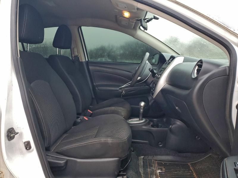 2018 Nissan Versa sv