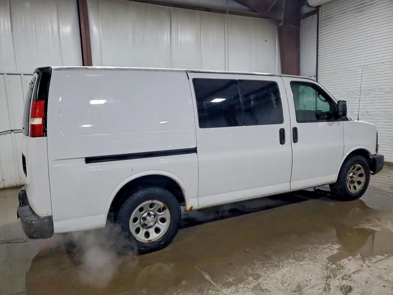 2013 Chev Express Cargo 1500 1