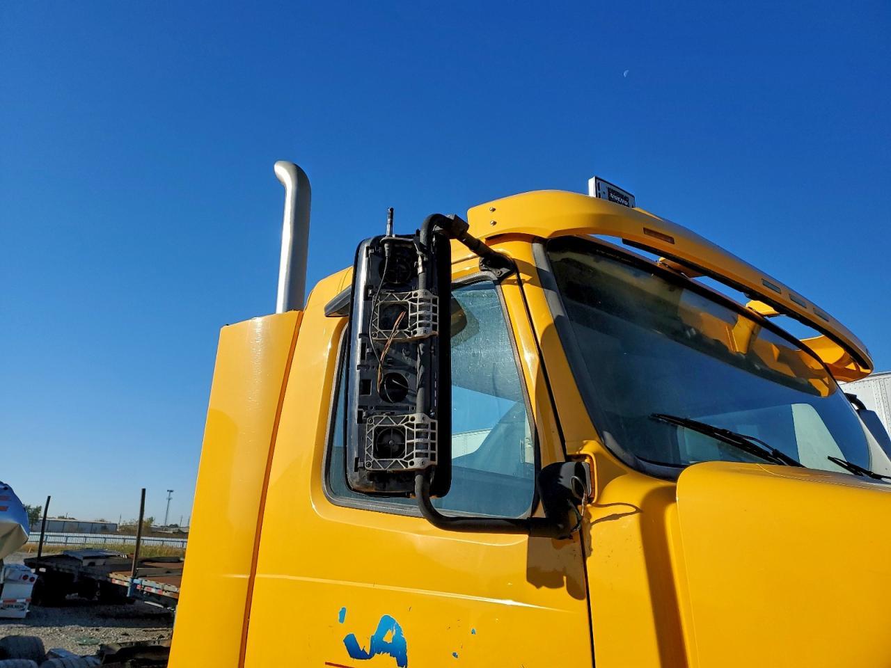 2016 Volvo VNL Semi Truck