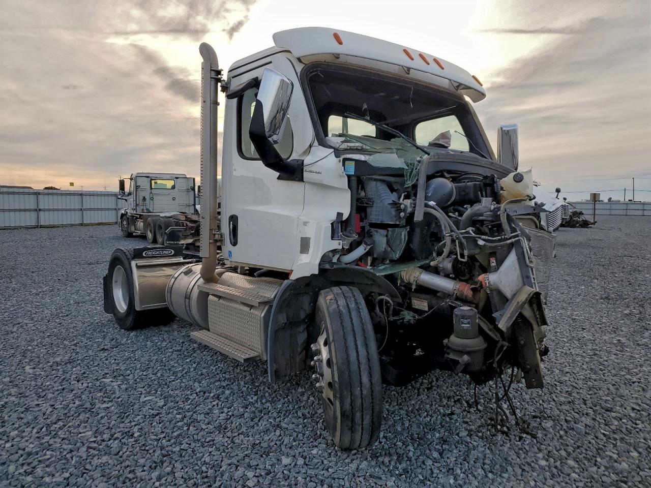 2024 Freigliner 2024 Freightliner Cascadia 116 Semi Truck