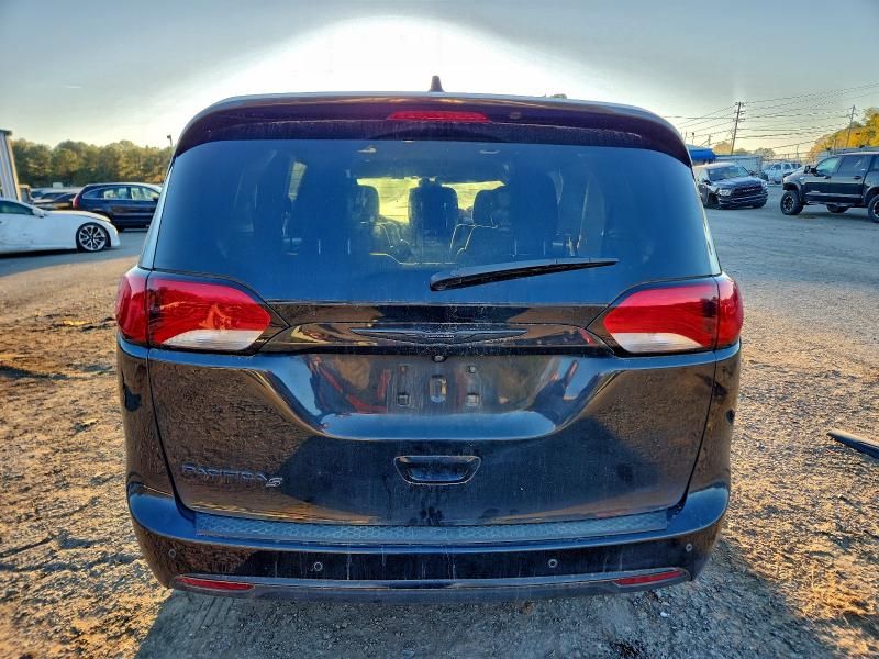 2020 Chrysler Pacifica Touring