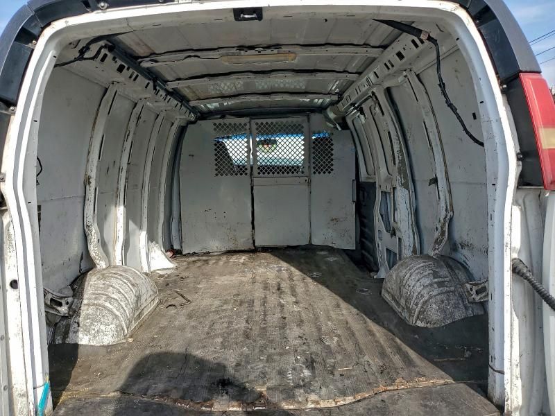 2005 GMC Savana CG Van 3500 4