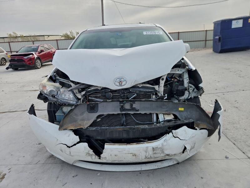 2012 Toyota Sienna xle