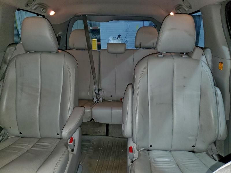 2013 Toyota Sienna xle