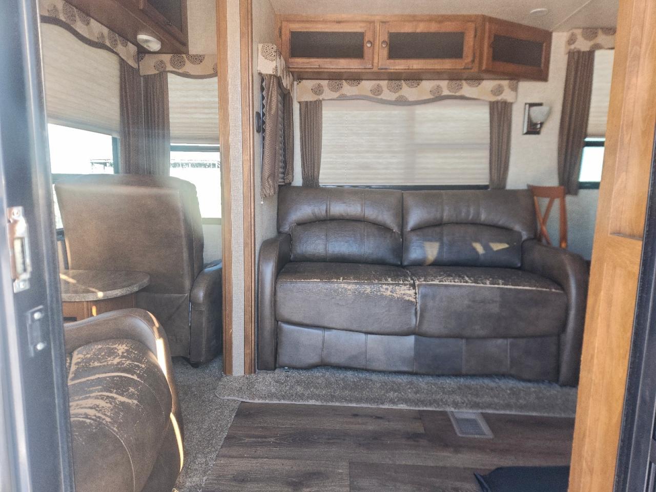 2015 Keystone Arcadia 37-Camper