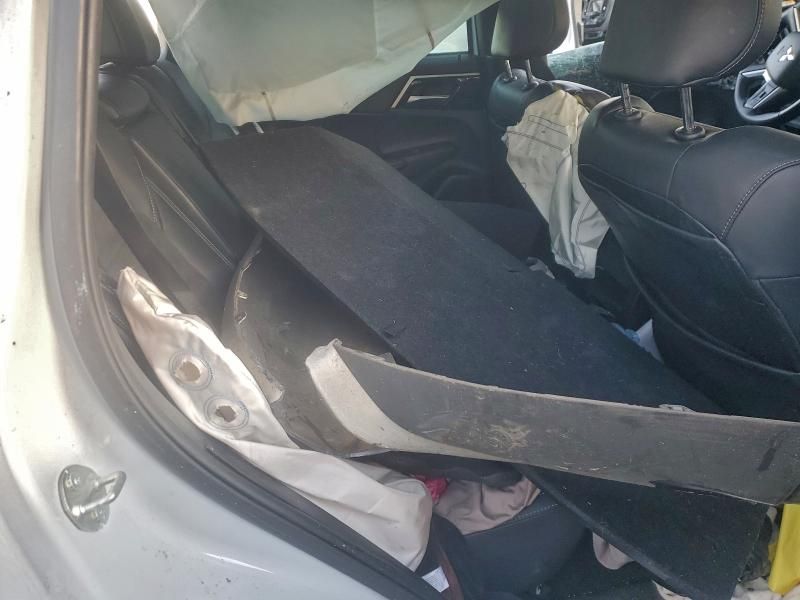 2023 Mitsubishi Outlander se