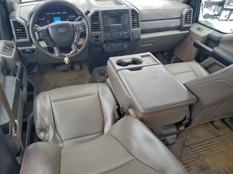 2017 Ford F550 Super Duty Flatbed Truck