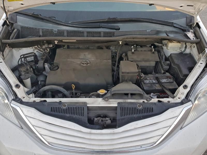 2015 Toyota Sienna le