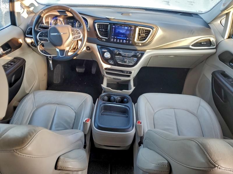2017 Chrysler Pacifica Touring l
