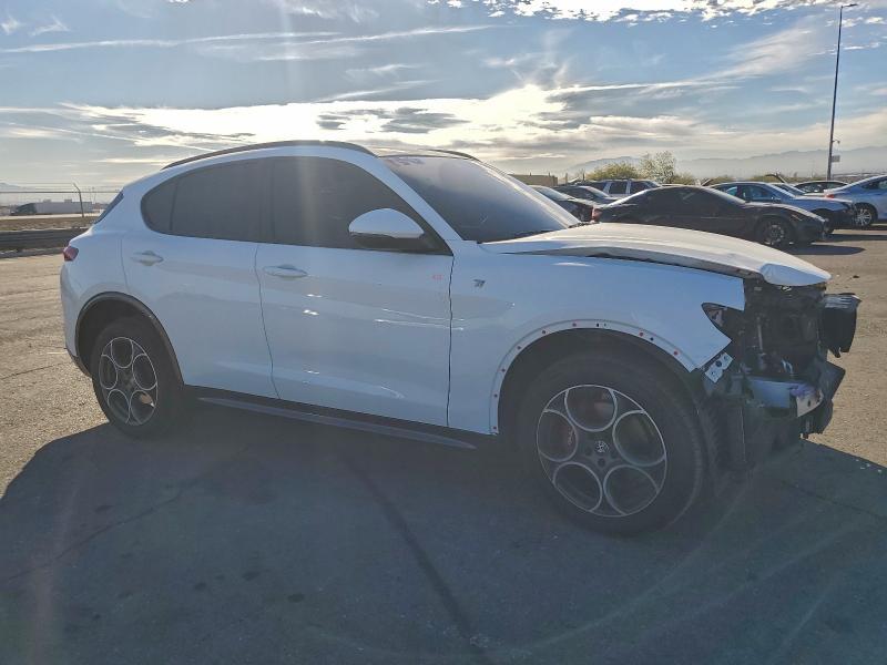 2022 Alfa Romeo Stelvio ti