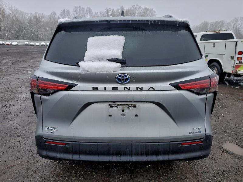 2021 Toyota Sienna xle