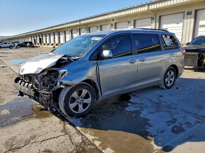 2015 Toyota Sienna le