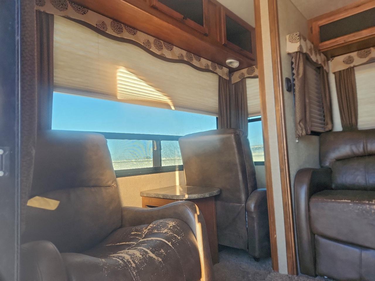 2015 Keystone Arcadia 37-Camper