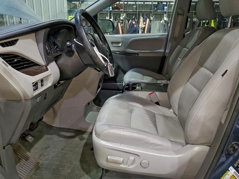 2016 Toyota Sienna xle