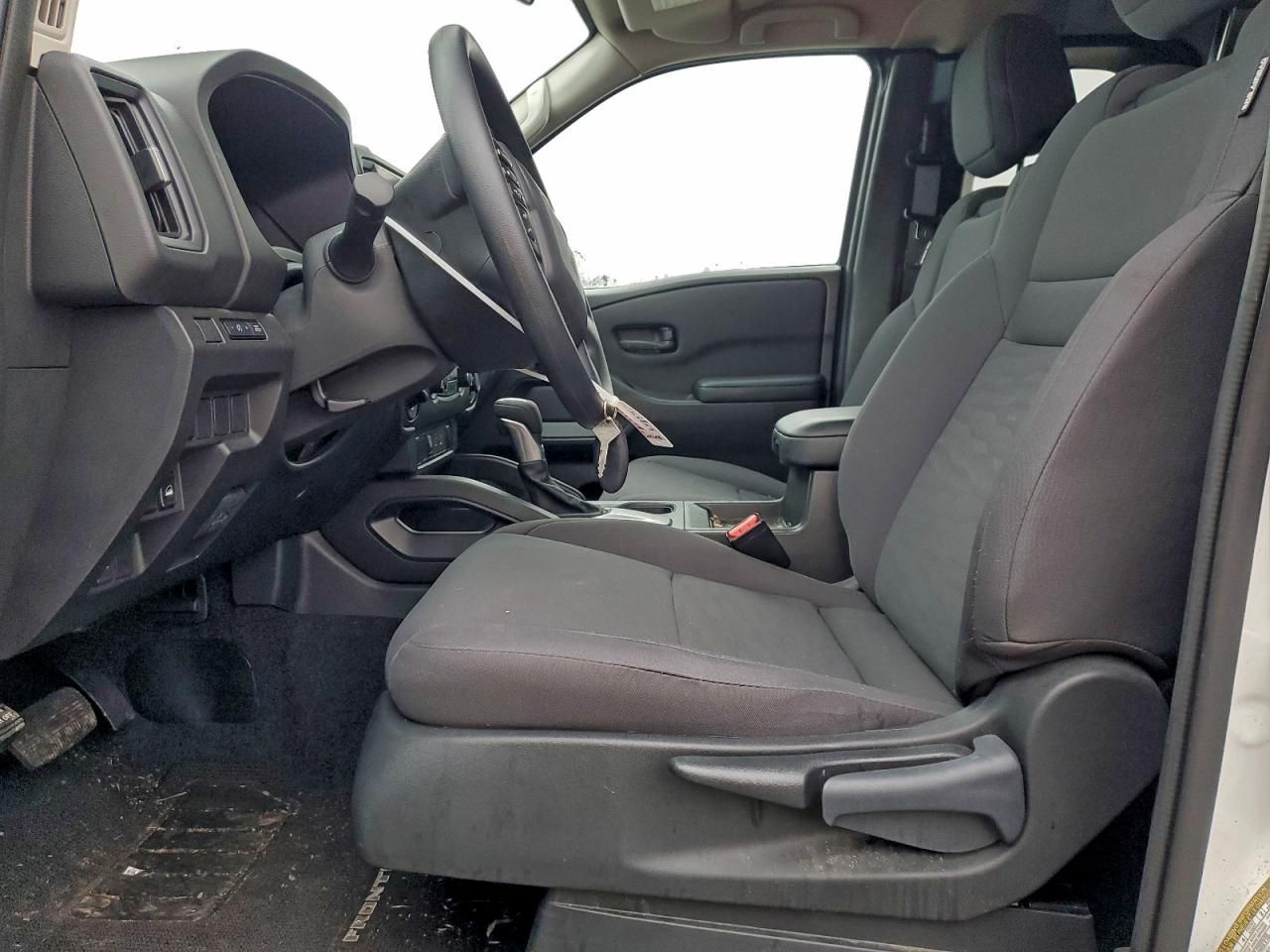 2025 Nissan Frontier s