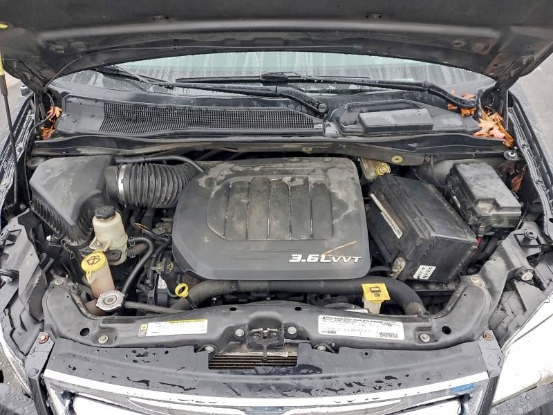 2012 Chrysler Town & Country Touring l