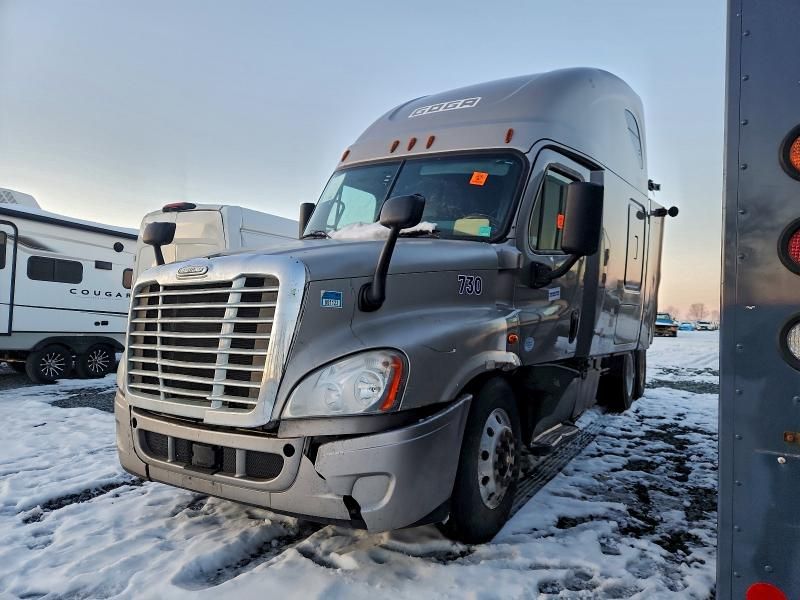 2016 Freightliner Cascadia 125 Semi Truck