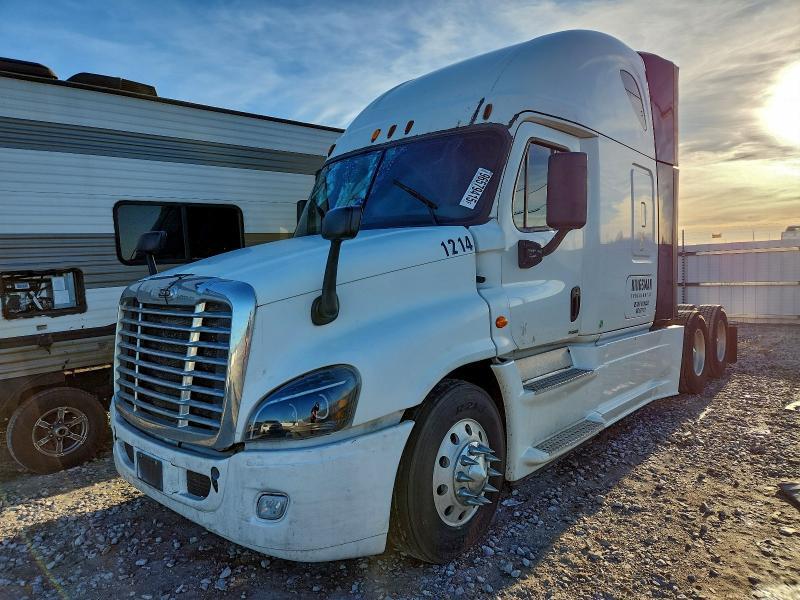 2015 Freigliner 2015 Freightliner Cascadia Semi Truck
