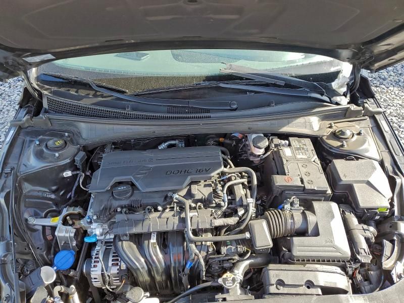 2025 Hyundai Elantra se