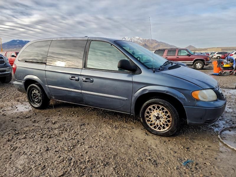 2002 Chrysler Town & Country lx