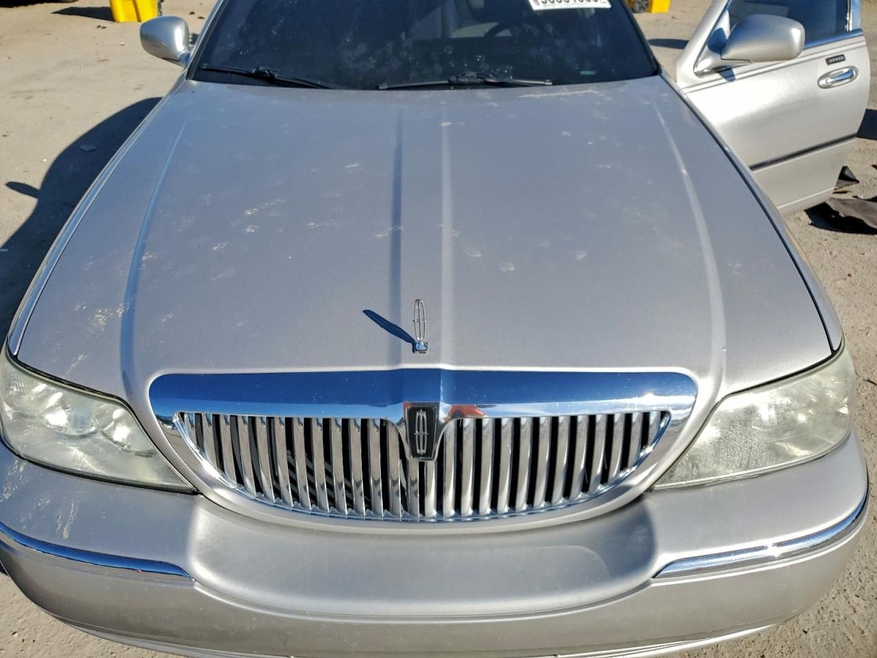 2011 Lincoln Town car Signature Limited