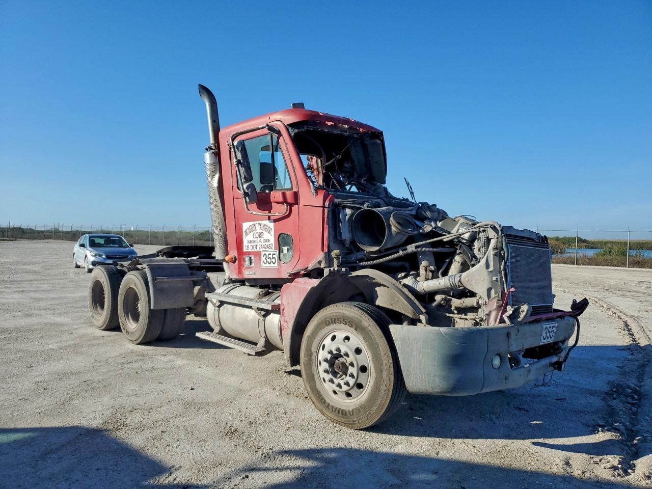 2004 Freightliner Columbia 120 Semi Truck