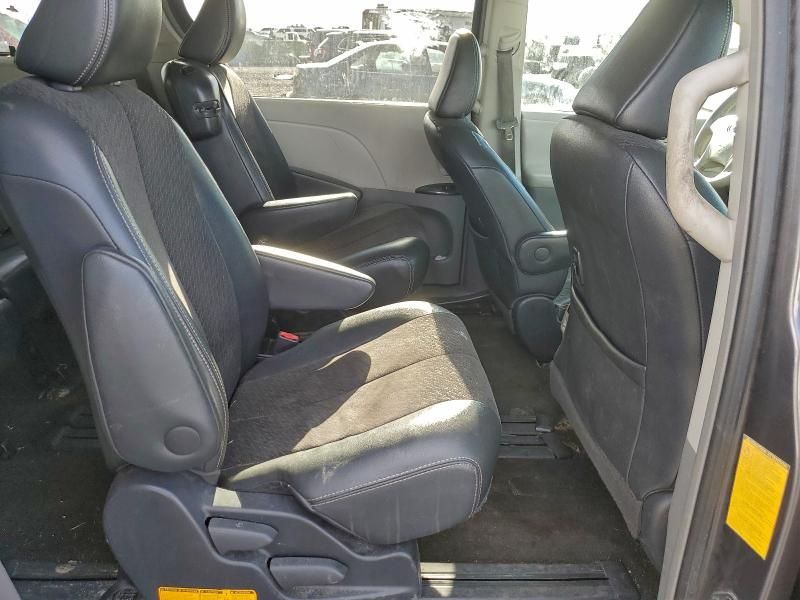 2011 Toyota Sienna Sport