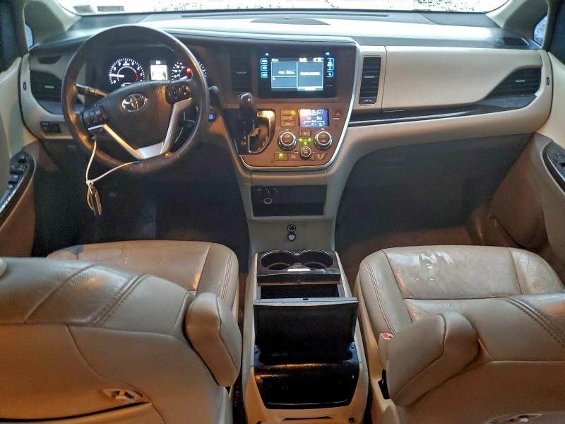 2015 Toyota Sienna xle
