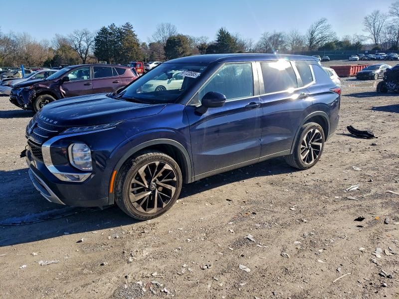 2023 Mitsubishi Outlander se