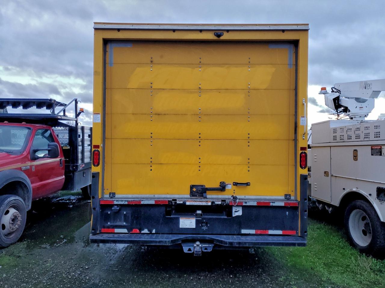 2022 GMC Savana BOX Truck