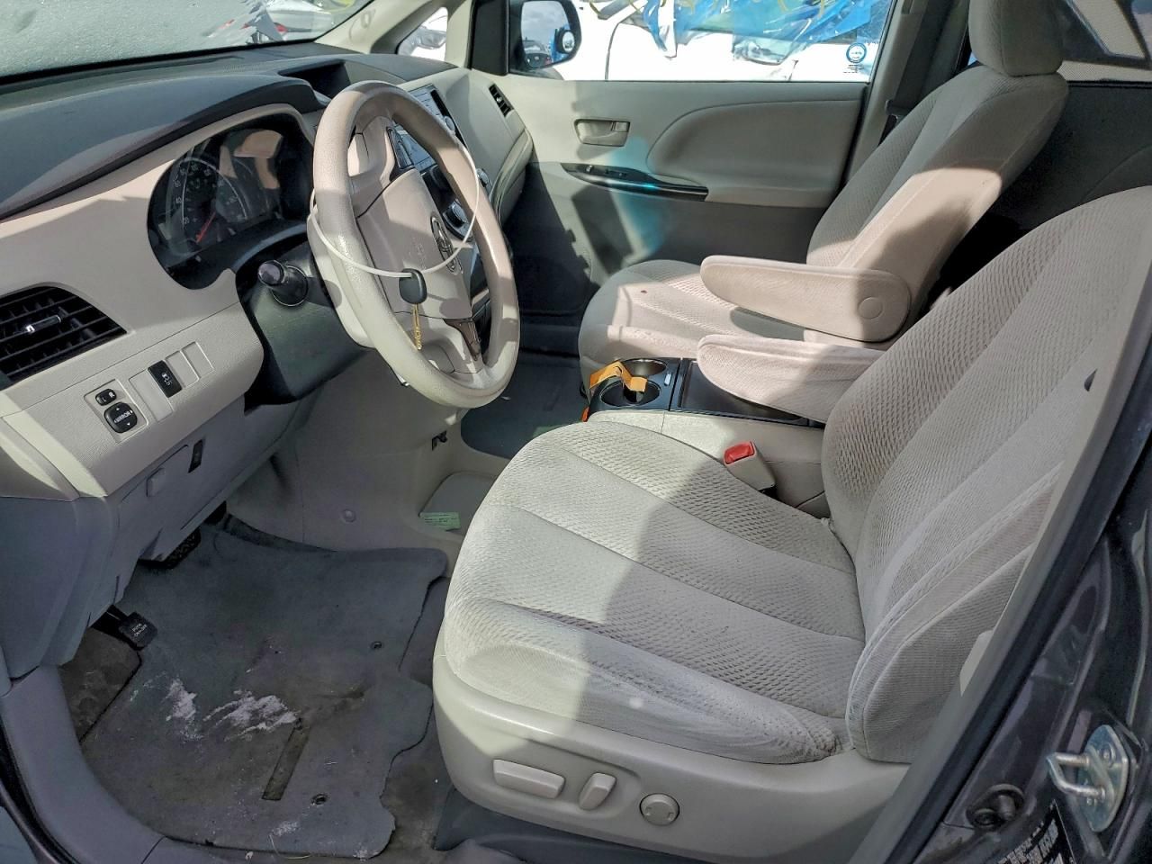 2012 Toyota Sienna le