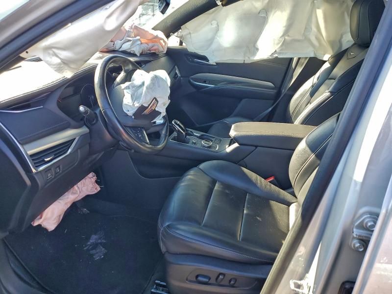 2022 Cadillac XT4 Premium Luxury