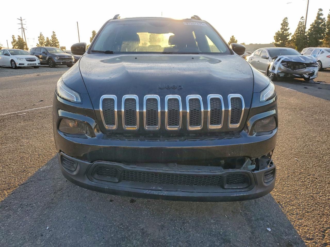 2016 Jeep Cherokee Sport
