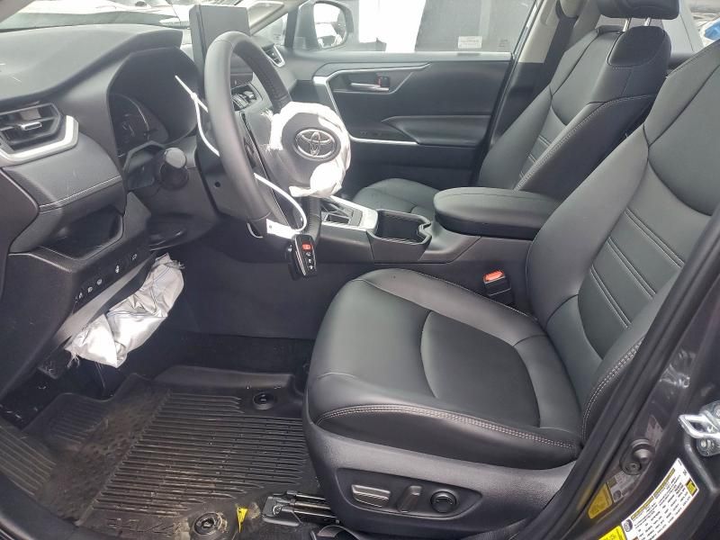 2025 Toyota Rav4 xle Premium